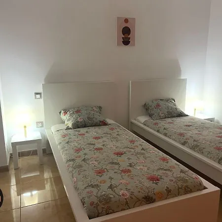 Casa Roja Pto Del Rosario - De 'fuga A Fuerte' *